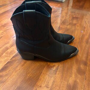 Aldo Valley Booties size 8